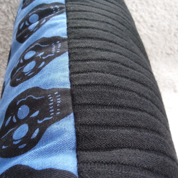 NwoT 17" Skulls Reversible Throw Pillow Cushion - Picture 5 of 8